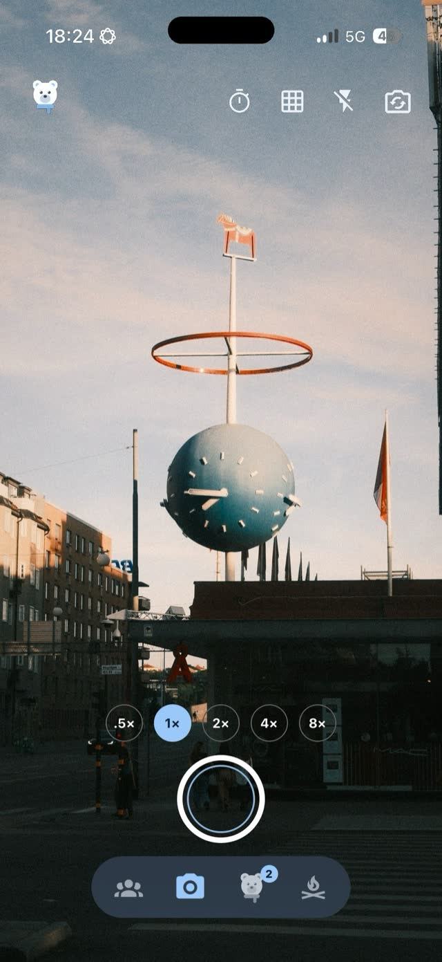 The camera in the Glimt app: a city scene in evening light with the film look on, ready to send
